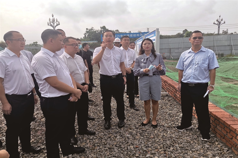 翠屏区委书记兰宏彬到宇硕集团科达利项目调研